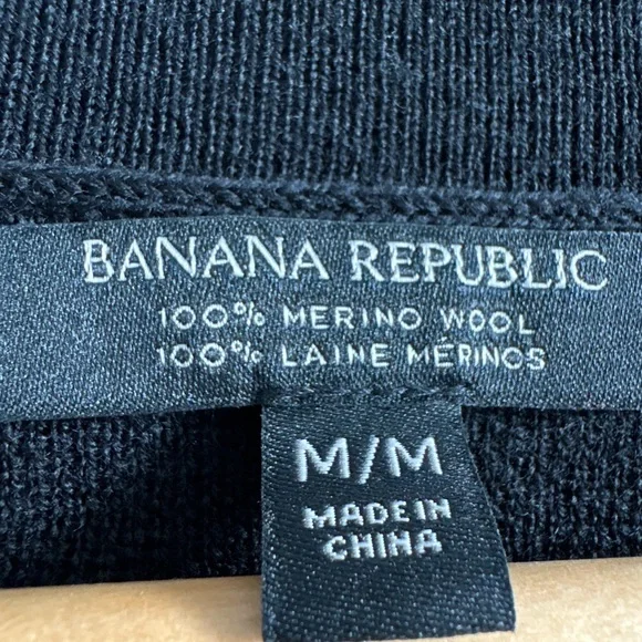 Banana Republic 100% Merino Wool V-Neck Sweater | Size Medium - Picture 4 of 6